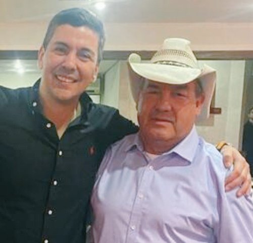 BOINAVERDE_1959's tweet photo. SE PRENDE OJO DE CORCEL,EN BREVE CHATS ENTRE LALO Y EL SIGNIFICATIVAMENTE CORRUPTO Y  CON PINOCHO...PIIIIIPUU!!! https://t.co/QbChO47pHK