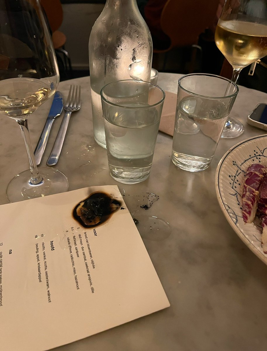 Ik: “Ik weet niet wat ik nog graag wil drinken nu”
<a href="/Hanne_Lemmens/">Hanne Lemmens</a> : “Ja, moest je de kaart niet hebben afgebrand…”