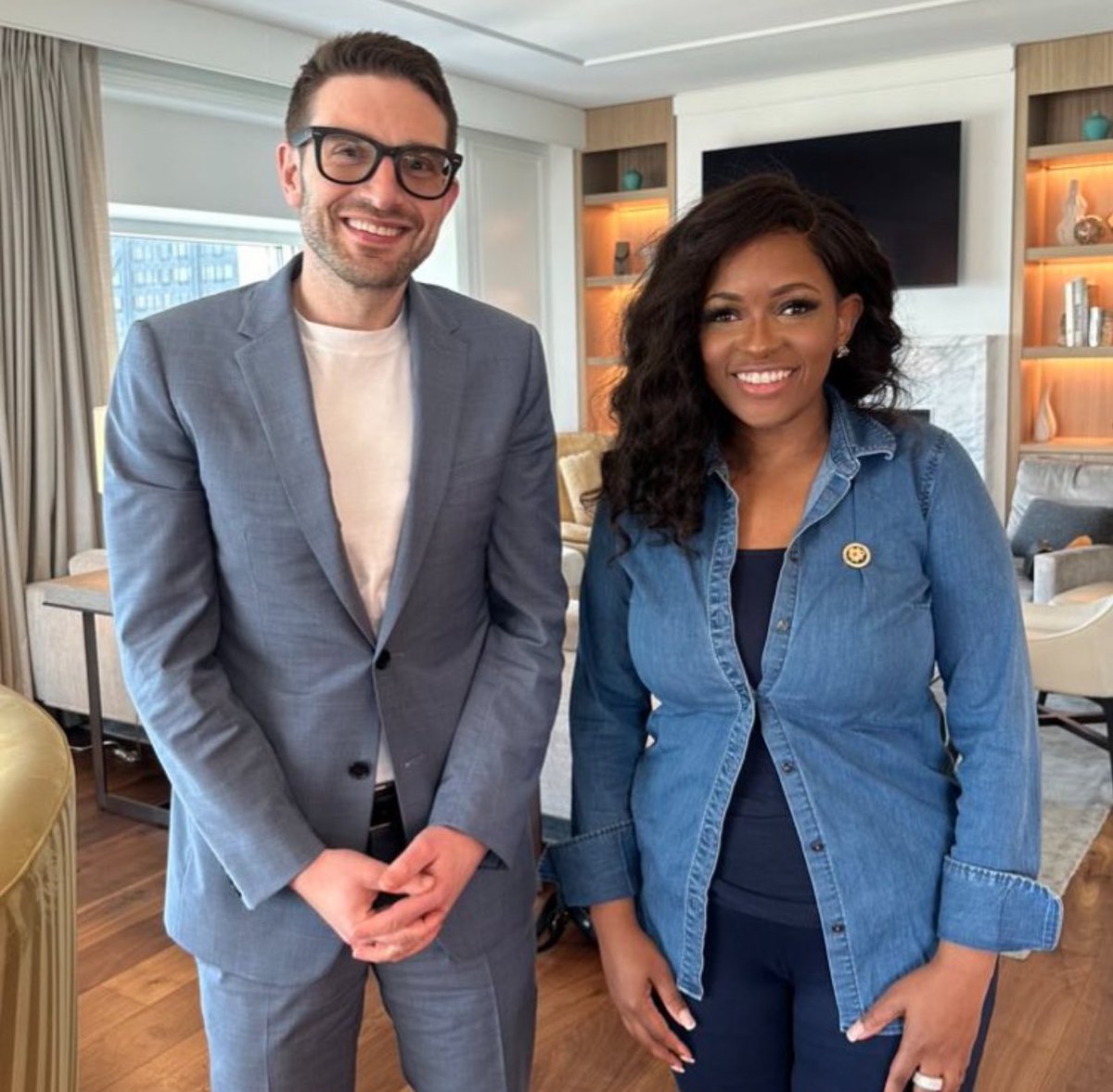 iAnonPatriot's tweet image. A picture of Jasmine Crockett and Alex Soros is going viral… 

YIKES.