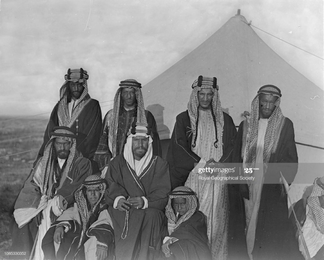 حنا هل العادات وحنا اللي نفك المنيع
كم دولةٍ صالت علينا وارتكينا لها 🤍