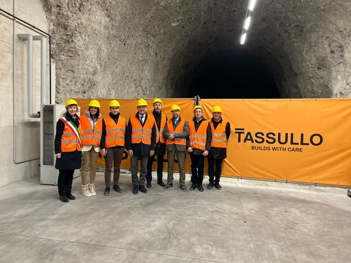 adolfo_urso's tweet photo. Il #DataCenter italiano #Intacture, progetto della società Trentino DataMine, rappresenta un’eccellenza unica nel panorama europeo. Sorgerà nella miniera attiva dell’azienda #Tassullo, luogo ideale per temperatura e sicurezza, perfetto per proteggere e valorizzare i #dati. Proprio per queste ragioni, parte della miniera è già oggi adibita alla conservazione di prodotti enogastronomici locali che caratterizzano questo territorio, dal formaggio al vino, fino alle mele.

Grazie a un’infrastruttura #digitale all’avanguardia, perfettamente integrata nel territorio e a basso impatto ambientale, questo progetto, realizzato nell’ambito del #PNRR, dimostra il #valore di un #ecosistema fatto di #imprese, centri di ricerca e università che investono nel futuro. Il #MadeinItaly è sempre più sinonimo di #identità e #innovazione.