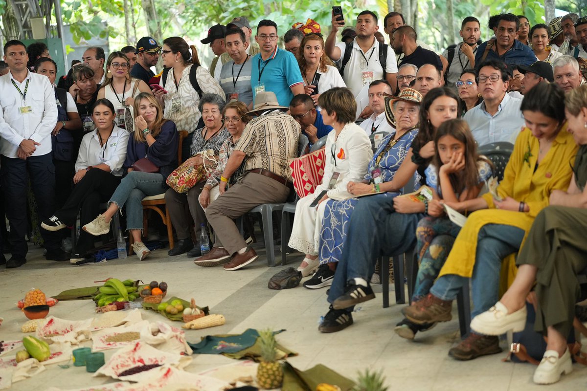 PaulaCepedaR's tweet photo. El #PactoPorLaTierraYLaVida es el espacio de construcción colectiva con todas las fuerzas del Agro Colombiano para hacer realidad la #ReformaAgraria
Como @ICACOLOMBIA e hija del campo, soy una servidora para reivindicar la vida en el campo y la paz. #RevoluciónPorLaVida https://t.co/CCaaTHMvSz