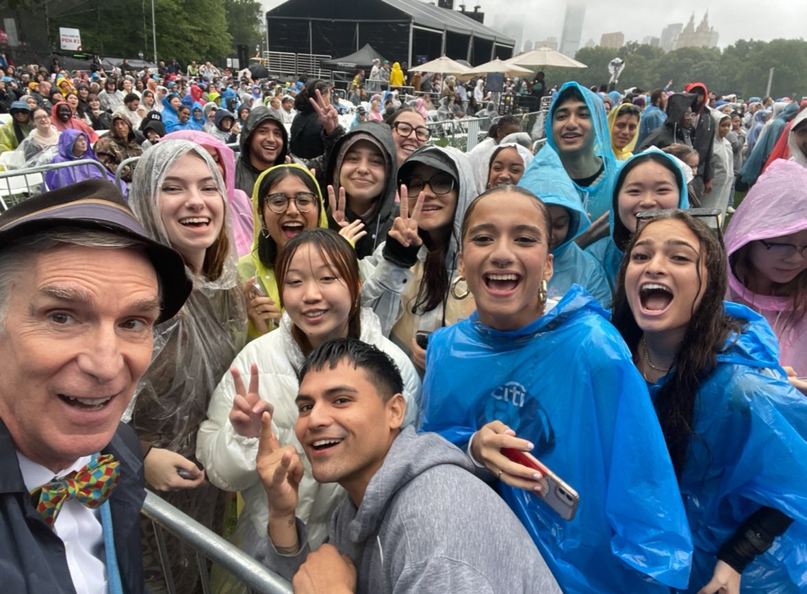 alicem4253's tweet photo. @rachelmillman We got the photo eventually 🤣 https://t.co/sefmzzaoN4