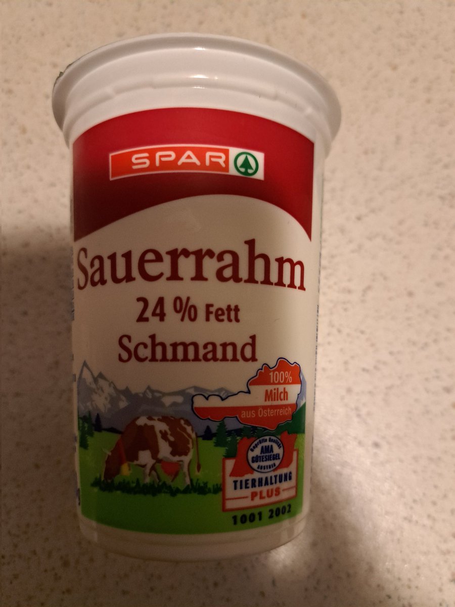 contentoCC's tweet photo. Seit wann heißt das Zeug bei uns auch #Schmand und hat 24% Fett? #Sauerrahm #Piefkistan https://t.co/ZLt1UIw1gI