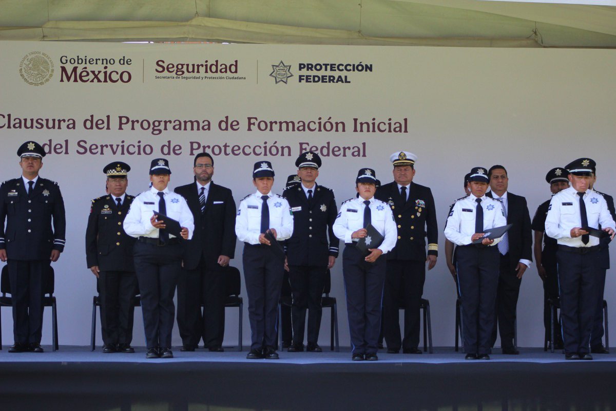 spf_sspc's tweet photo. @GN_MEXICO_ @SEDENAmx @CONASE_mx @SEMAR_mx "🎓 ¡152 nuevos cadetes listos para servir a México! culminaron su formación inicial y reforzarán la seguridad del País con ética, lealtad y disciplina. 🇲🇽👮♀️
¡Felicidades! Su valentía y entrega fortalecen al Servicio de Protección Federal👮♂️ #OrgulloSPF https://t.co/NjENd3kqCA