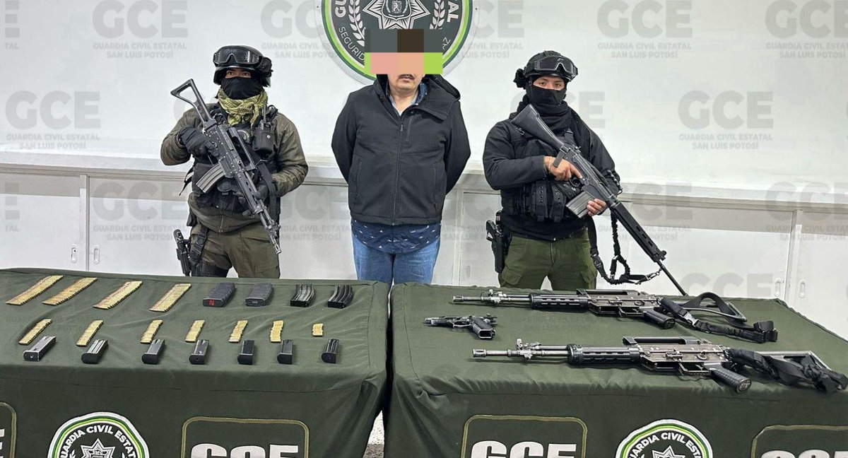 MetropoliSLP's tweet photo. La autoridad informa: A través de cámaras de videovigilancia C5  y videos que circularon en redes sociales se atendió reporte de hombres armados en el en barrio de Tequisquiapan sometiendo de manera violenta a un ciclista en la avenida Venustiano Carranza. 
Se les intercepta en Himalaya en su intersección con avenida Chapultepec, colonia Colonias del Parque, donde se tiene contacto con un masculino que se identifica  con credencial de seguridad pública refiriendo ser escolta personal de un diputado federal.

 Al presunto de nombre José N. de 42 años de edad se le observan armas que no estaban registradas en la credencial que que presentó como identificación, por lo que se le asegura lo siguiente:
 
Un arma corta marca Pietro Beretta, dos armas largas Beretta, siete cargadores para arma corta, cuatro segadores para arma larga, 98 cartuchos útiles calibre 9 milímetros, 114 cartuchos útiles calibre .223 así como una camioneta Chevrolet tipo Suburban modelo 2015 en color blanco sin reportes negativos.