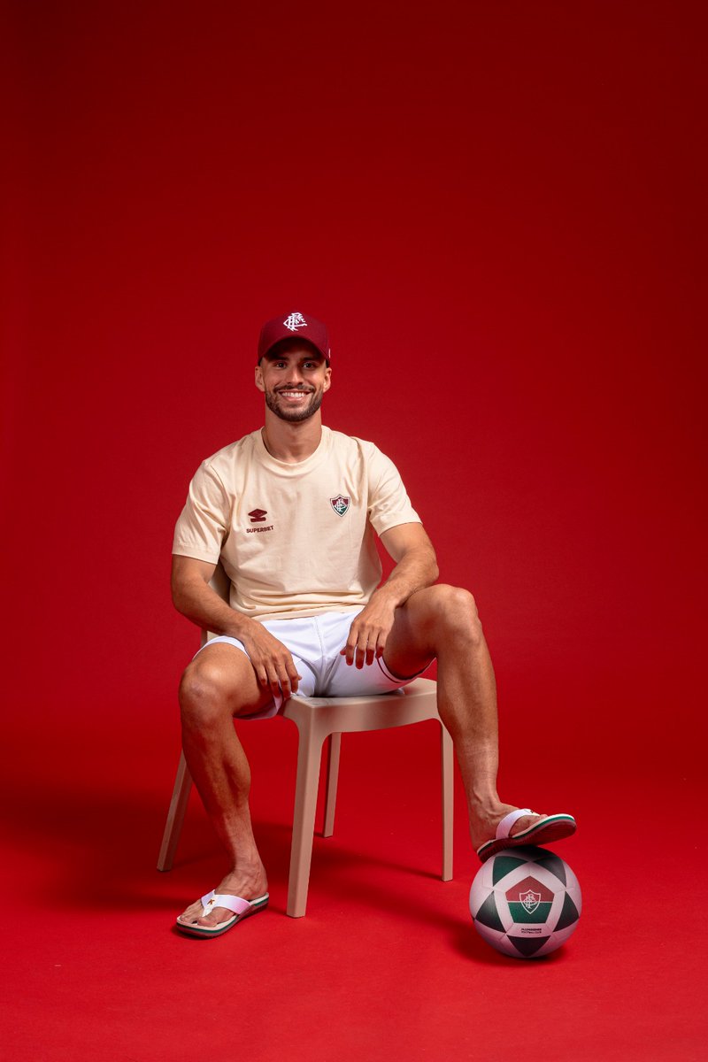 FluminenseFC's tweet image. Novo uniforme de viagem do #TimeDeGuerreiros passando no seu feed. 🫵🤩

Disponível em todas as Lojas do Flu e loja.fluminense.com.br a partir de amanhã!