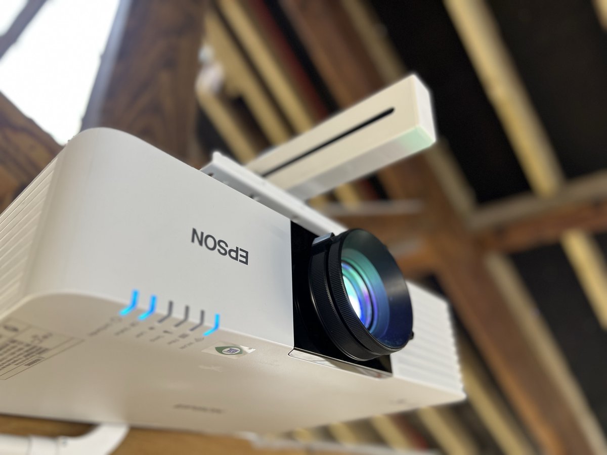 AVE_Services's tweet image. Bringing stunning visuals to historic spaces! 
A recent Epson projector installation at a National Trust venue, delivering crisp, bright visuals. Need professional AV solutions for your event or venue? Get in touch! 

#ProjectorHire #AVInstallation #EpsonProjector #NationalTrust