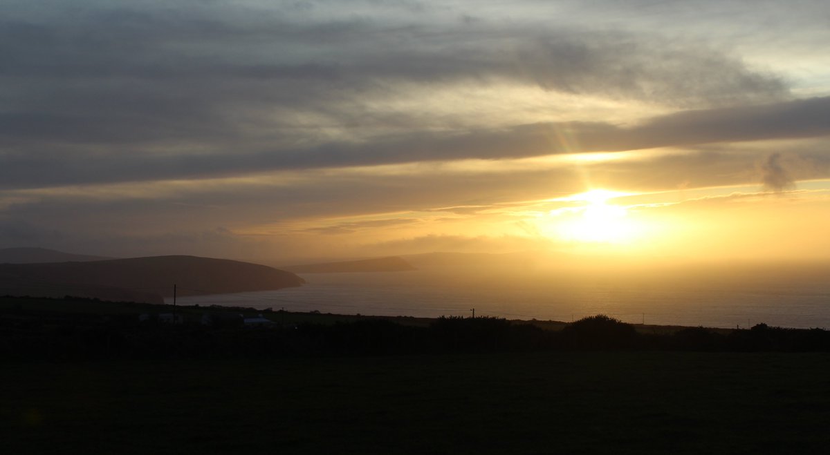 emlynevan's tweet photo. February #sunset over #FishguardBay #BaeAbergweun 🏴🏴🏴 https://t.co/dF8rHIHVi6