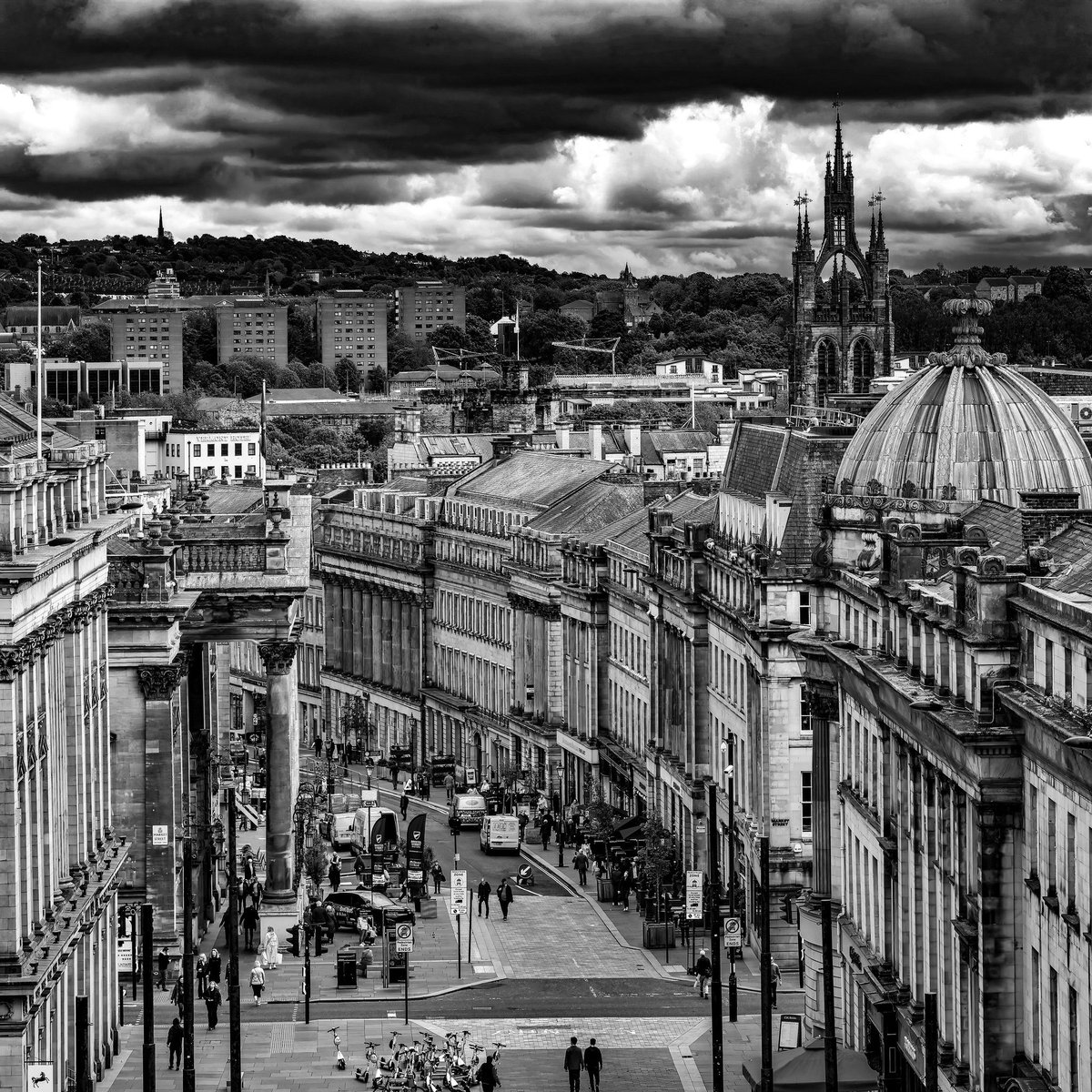 GraemePeacock1's tweet photo. What a City. What a street :) https://t.co/VkvY9LHYJ3