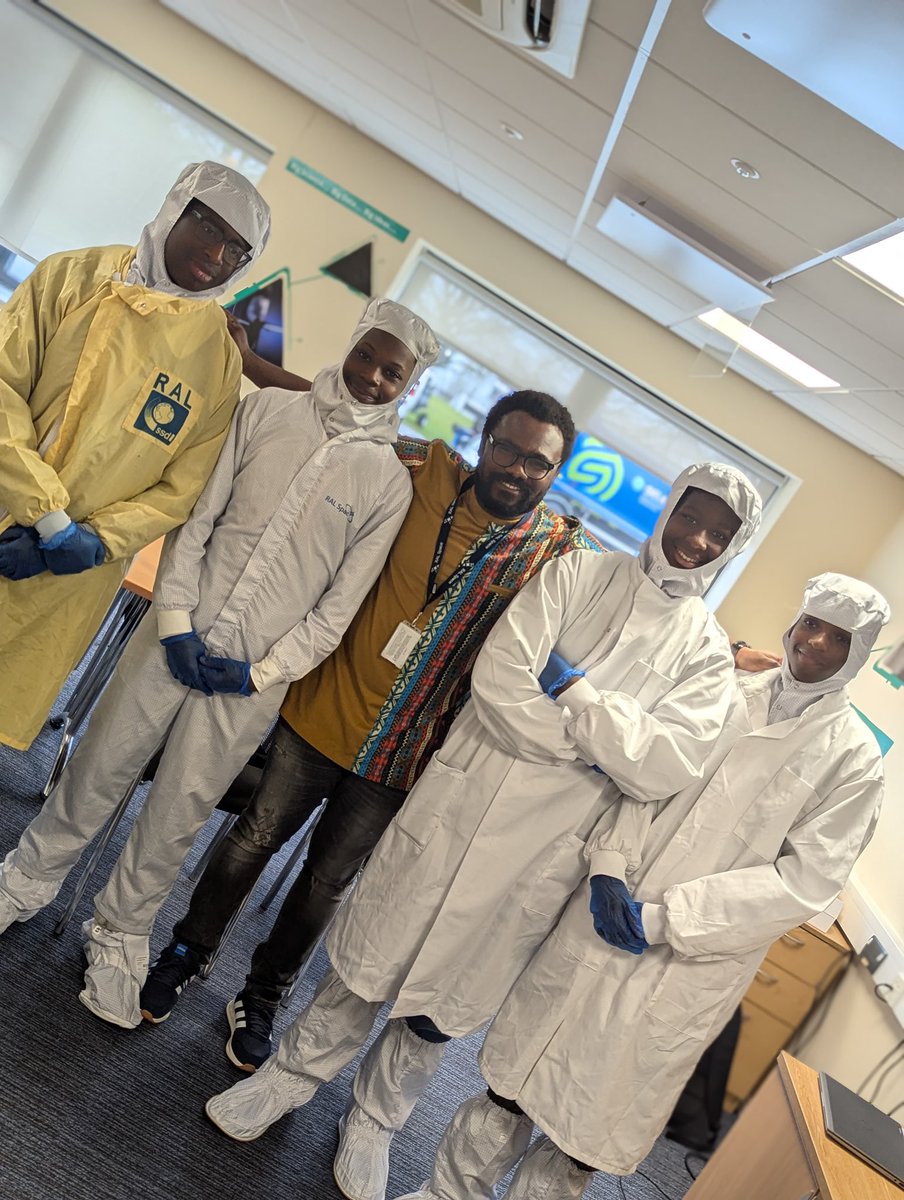 Our visit to the @RAL was a blast , almost literally !! We attempted to design a space vehicle snd we tried on space suits !! Thanks <a href="/UKRI_News/">UK Research and Innovation</a> for your support