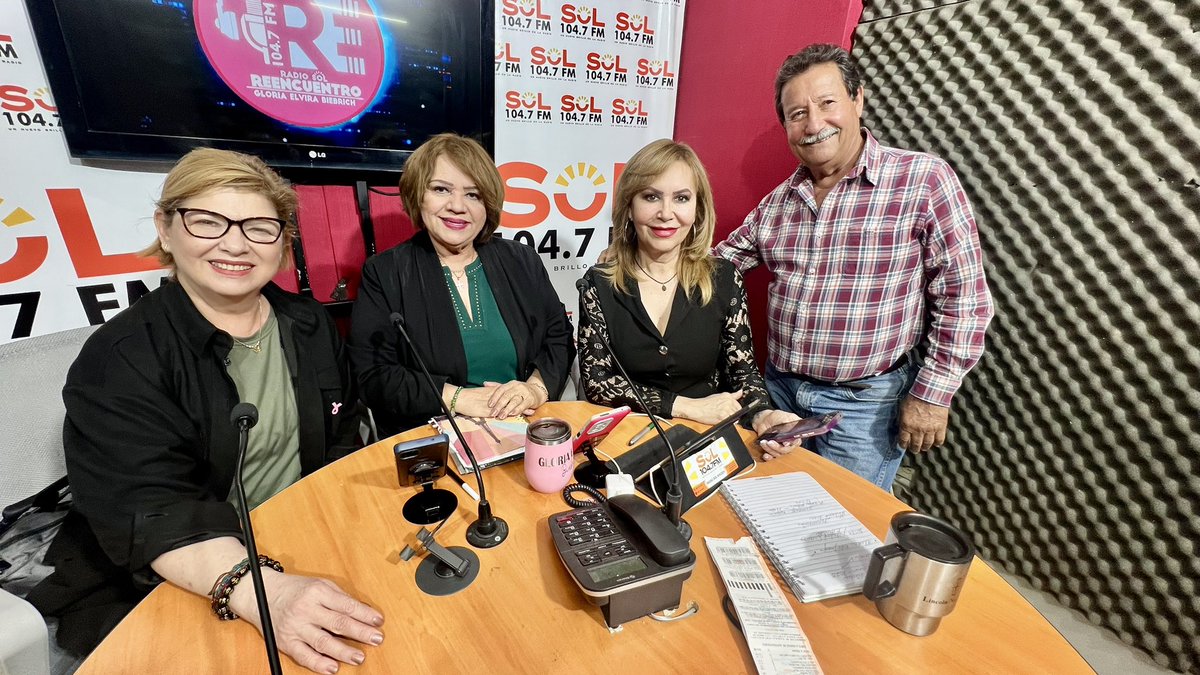 radiosol1026121's tweet photo. #Hermosillo Desde la cabina de #RadioSol la periodista @SoledadDurazo con Gloria Elvira Biebrich, Mary Clayton y el jefe mayor de la estación Benjamin Oseguera.En diálogo con tema de su reciente libro . Periodismo Persistente: lo que hay después de la negativa a dar información https://t.co/1MApyXOQ5X