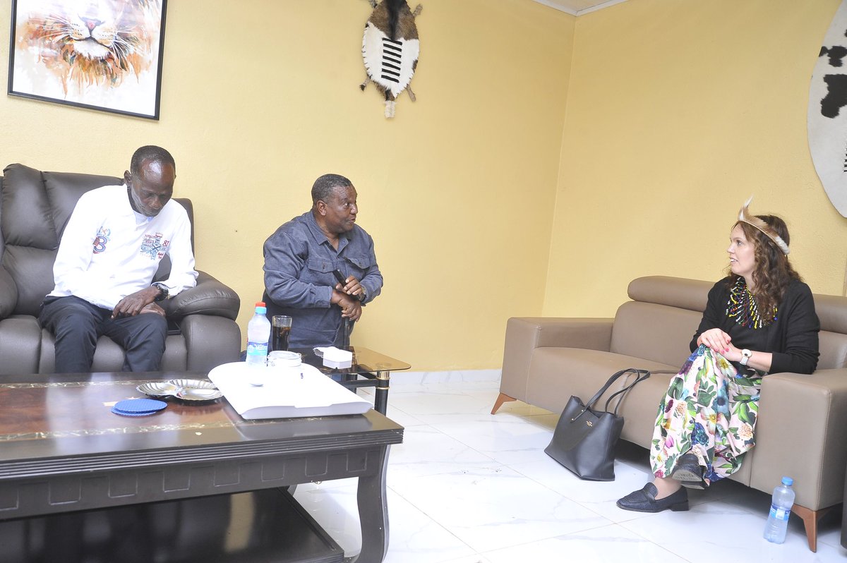 Honoured to pay a courtesy call on the Paramount Chief King Mphezeni IV ahead of the Ncwala Ceremony tomorrow 🤩🇿🇲