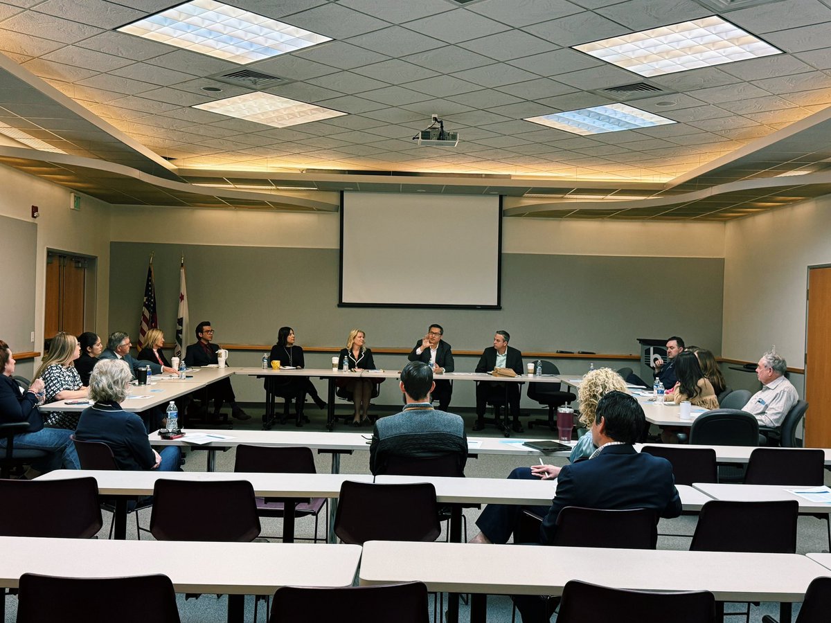 RepVinceFong's tweet image. Today, I joined hardworking local business leaders, @bakochamber, and @USChamber for an important discussion on extending the Trump Tax Cuts to revitalize opportunities across California and our nation. 

Small business owners are the backbone of the American economy, and one of…