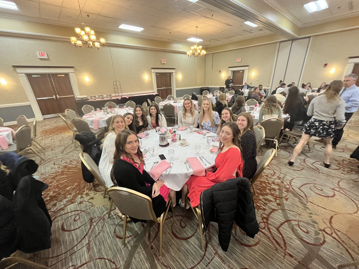 hiltongbb's tweet image. @HiltonCadets @BarstoolHilton 
The girls and coaches had a great time at the Section V Seedings Luncheon today.  They even snuck in a trip to Yolickity!