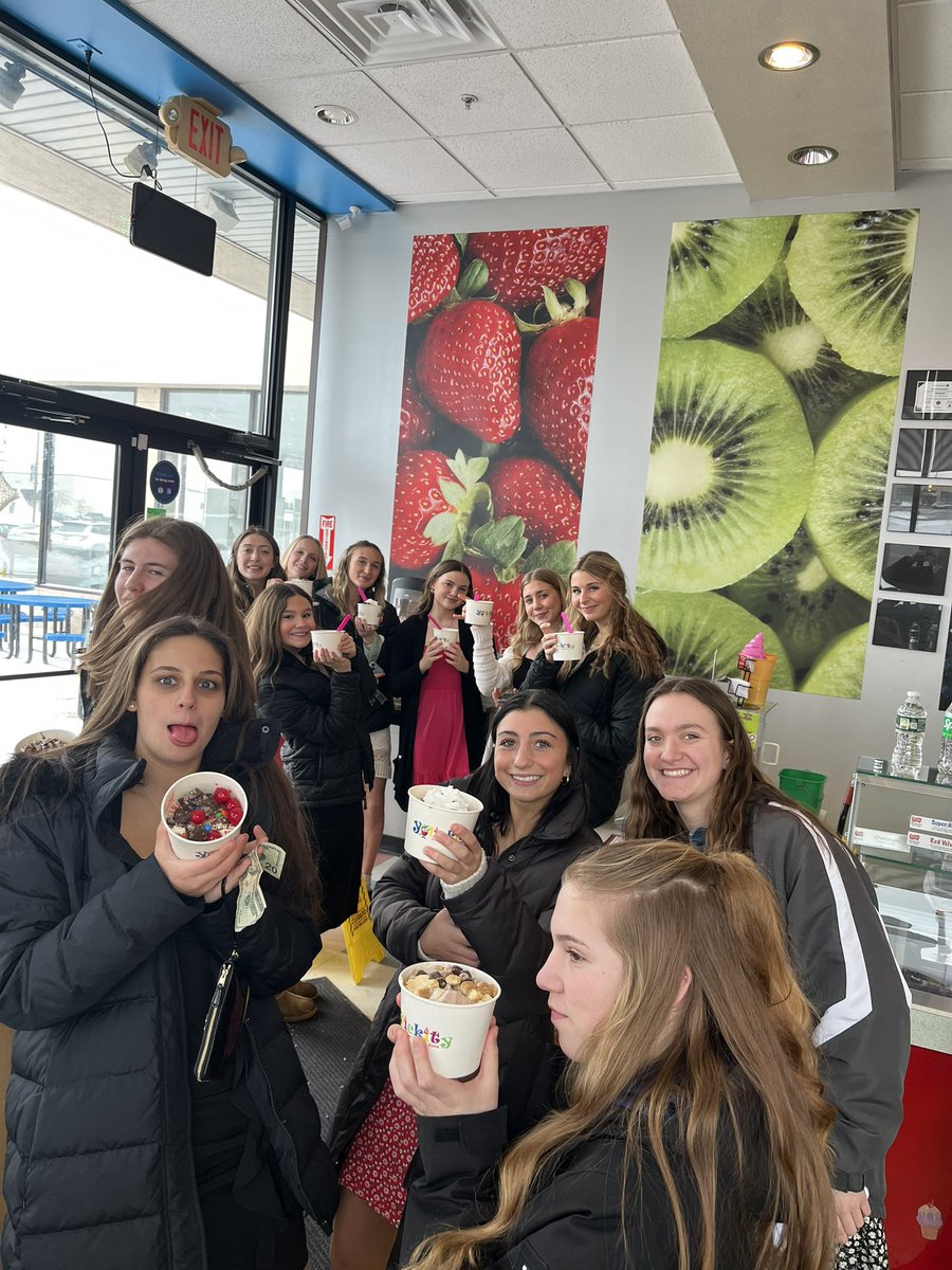 hiltongbb's tweet image. @HiltonCadets @BarstoolHilton 
The girls and coaches had a great time at the Section V Seedings Luncheon today.  They even snuck in a trip to Yolickity!