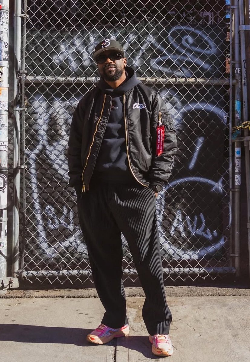 shoptier's tweet image. TIER 10 Year Anniversary Bomber @sirshanephoto 🖤
Limited run available now shoptier.nyc/collections/ne…