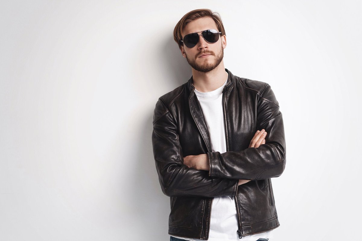 leathercz22's tweet photo. Feel free to retweet, but don't repost from your account. Photos are purchased and copyrighted. Thanks for understanding π
#maninleather #maninleatherjacket #leather #leatherman #leatherguy #leatherjacket #guyinleather #guyinleatherjacket https://t.co/5bb5yRLAab