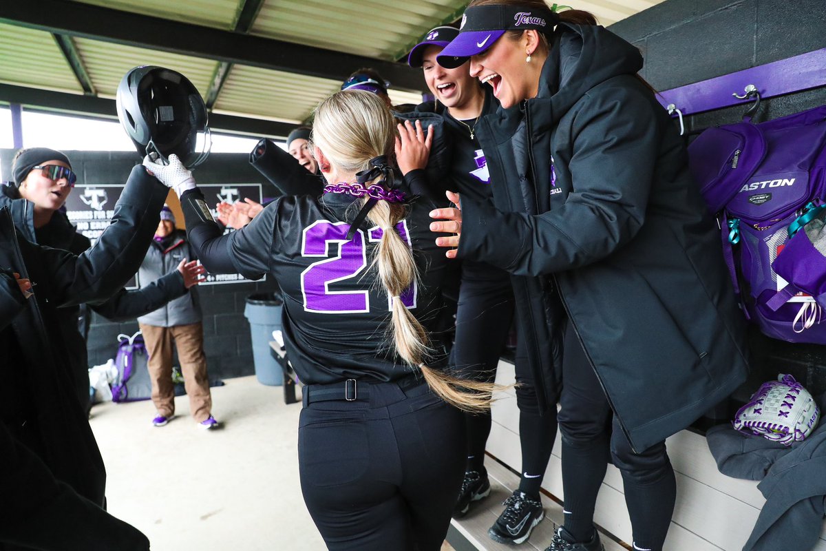 Tarleton State Softball (@tarletonsb) on Twitter photo 🚨FIRST COLLEGIATE HOME RUN🚨
Casey blast her first long ball of the season and we lead 1-0 in the 2nd!
<a href="/NCAASoftball/">NCAA Softball</a>
#NeverEnough | #FirstCollegiateHR 🚨FIRST COLLEGIATE HOME RUN🚨
Casey blast her first long ball of the season and we lead 1-0 in the 2nd!
<a href="/NCAASoftball/">NCAA Softball</a>
#NeverEnough | #FirstCollegiateHR