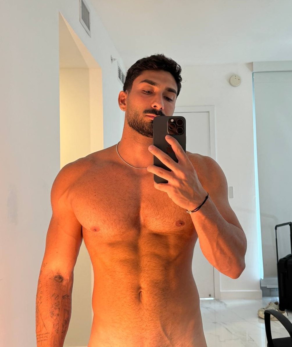 sending the full pic to everyone who say "me"