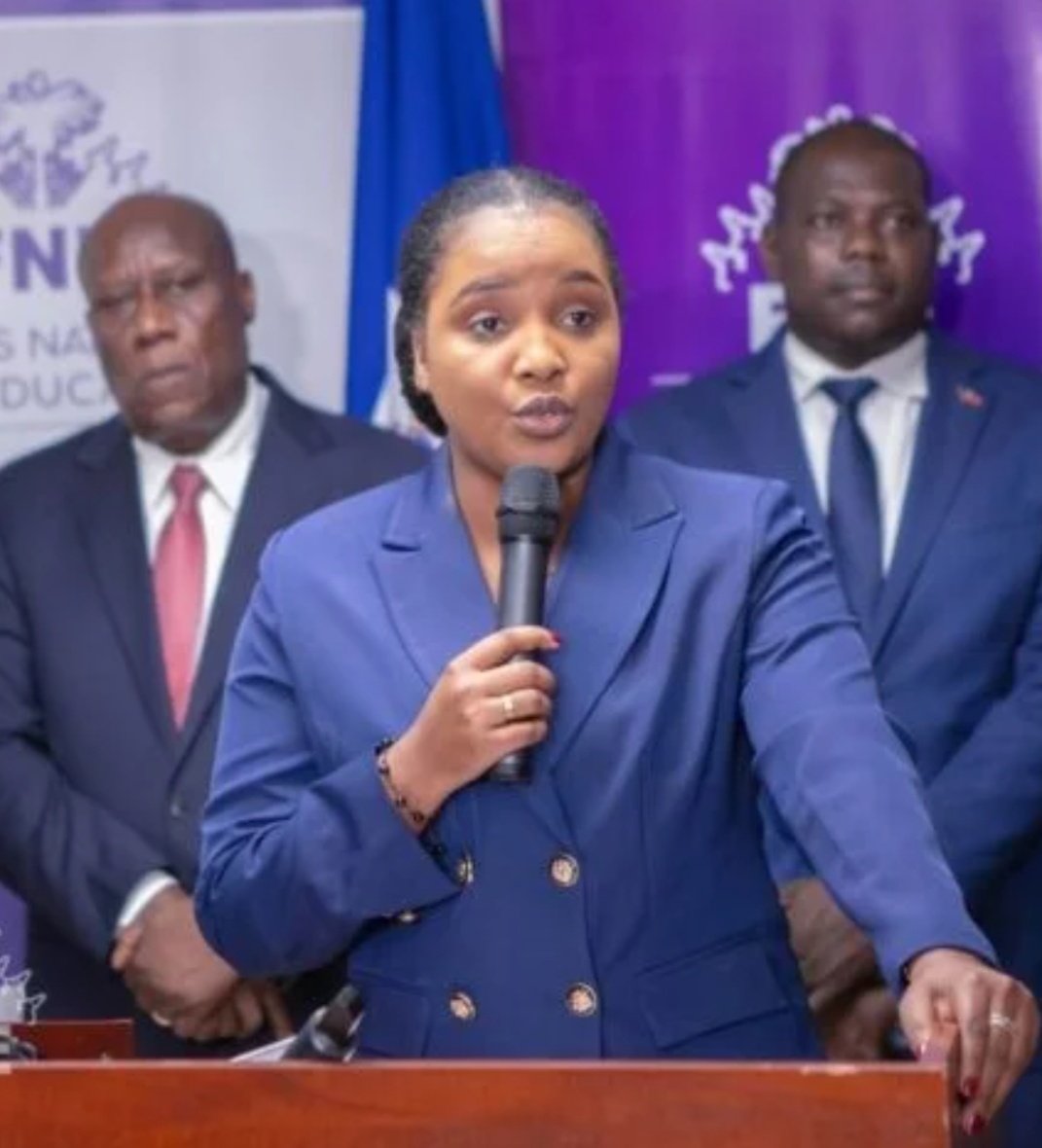 7_kalfou's tweet photo. La DG du FNE, Sterline Civil demande un audit sur l’ancienne administration:
Trois jours après son entrée en fonction à la tête du Fonds National de l’Éducation (FNE), la directrice générale, Sterline Civil, a sollicité la Cour Supérieure des Comptes et du Contentieux Administratif (CSC/CA) en vue de réaliser un audit sur la gestion de l’administration précédente.
Par ailleurs, Mme Sterline Civil a également répondu à une correspondance de l’Unité de Lutte Contre la Corruption (ULCC), qui lui demandait de transmettre des documents dans le cadre d’une enquête en cours. Ces initiatives témoignent de sa volonté de renforcer la transparence au sein de l’institution.#KALFOUINFO7