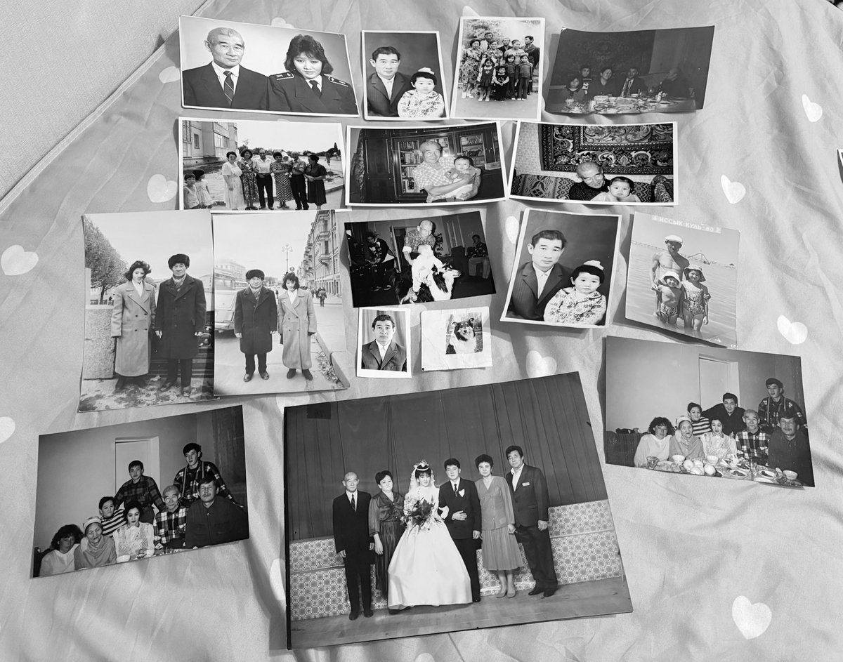 Искала атулины фотографии и заметила, что из всех фото, он улыбается только на фото со мной и другими внуками. Я так скучаю, без него дом опустел резко. Прожить 86 лет и уйти на 5 день после дня рождения🥺