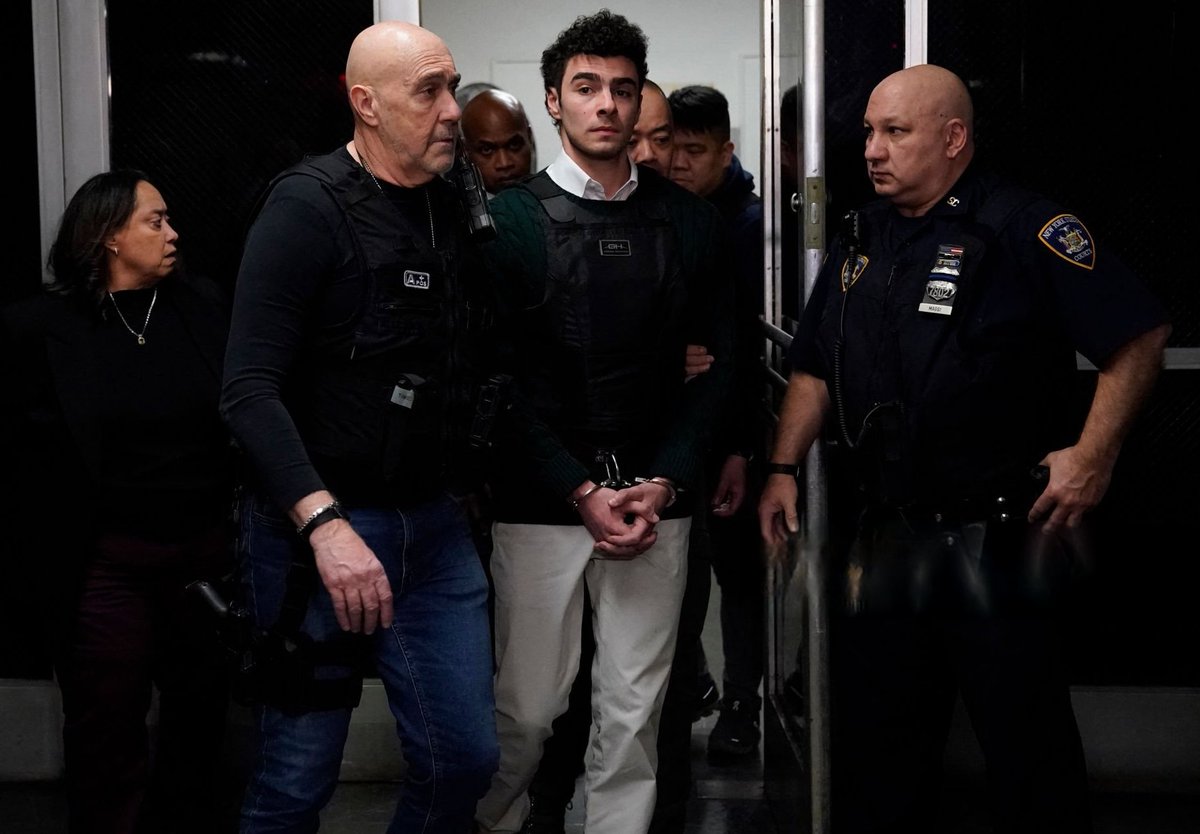 mangionethinker's tweet photo. New pictures of Luigi Mangione in New York City court https://t.co/3MZpBU9sGL