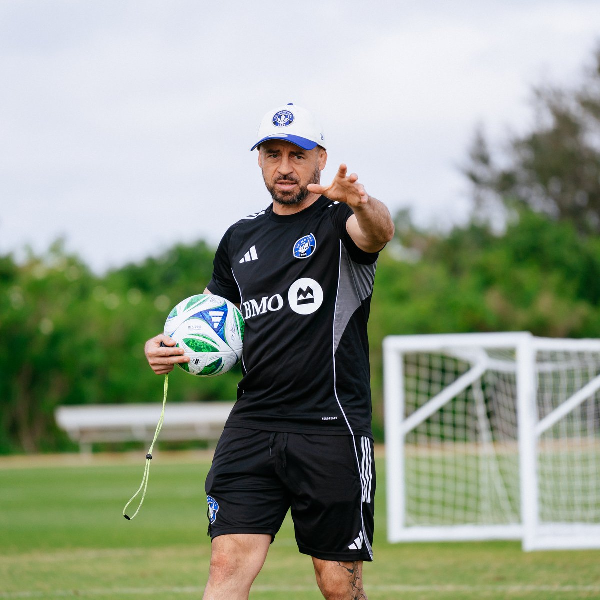 cfmontreal's tweet photo. L’équipe d’entraineurs en action 👊

Coaching staff in action ⚽️

De gauche à droite:
→ Laurent Courtois (Entraîneur-chef)
→ Marco Donadel (Entraîneur adjoint)
→ David Sauvry (Entraîneur adjoint)
→ Kobié Johnson (Entraîneur adjoint)

[1/3]

#CFMTL @AllstateCanada https://t.co/f78rU2JTKA