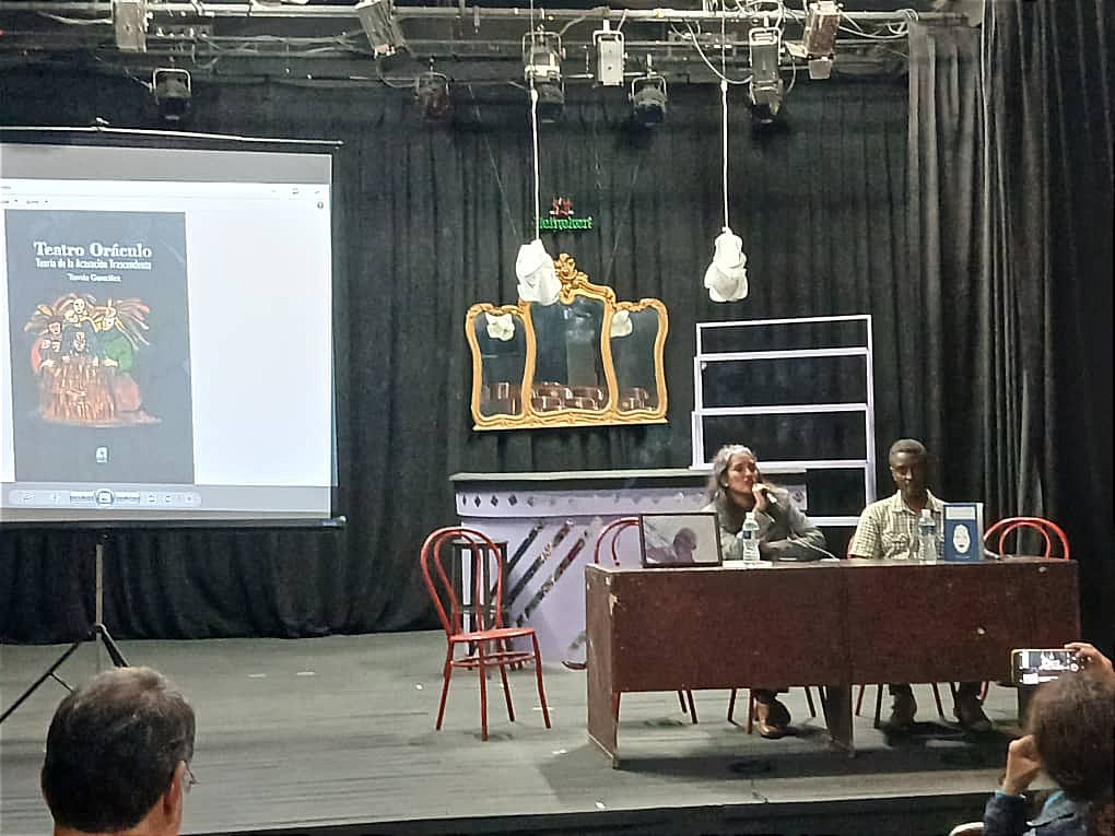 CasaTablas's tweet photo. En la jornada de cierre de nuestra Casa Editorial en la 33 Feria Internacional del Libro de la Habana, presentamos la revista TABLAS, n.º 3-4 de 2024, HABITACIONES SOLO PARA DOS, de Ámbar Carralero, NO SIEMPRE ES LO QUE PARECE, de Carlos Padrón 👇 https://t.co/GqZG0vc1sk