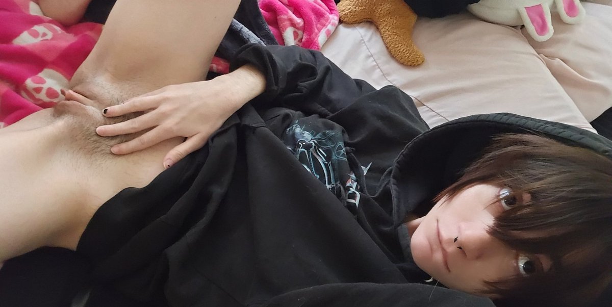 Emovampireboyf's tweet photo. Do you like boy pussy? https://t.co/cNKfUeNd2e