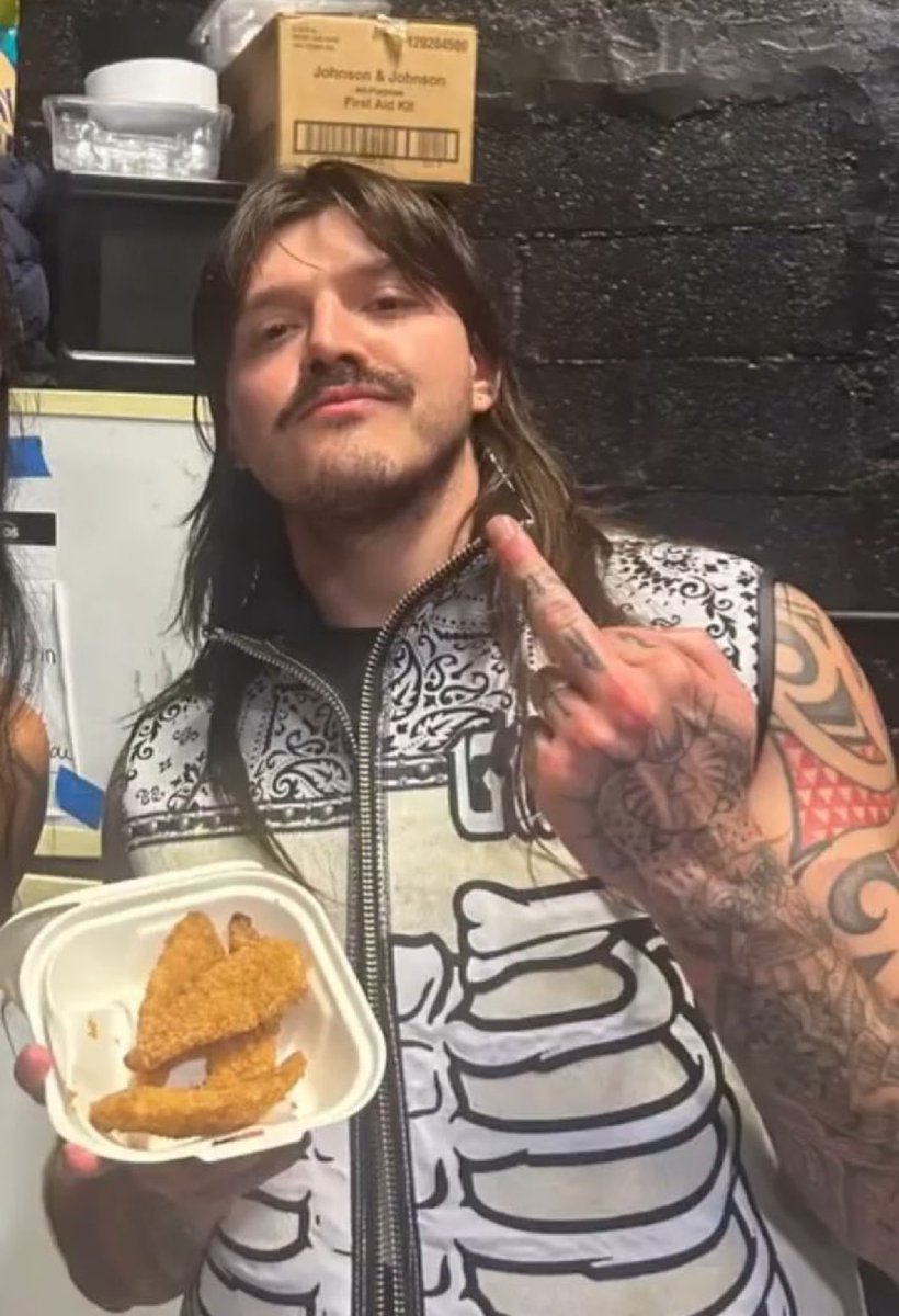 livsbuddie's tweet image. #alloverthat