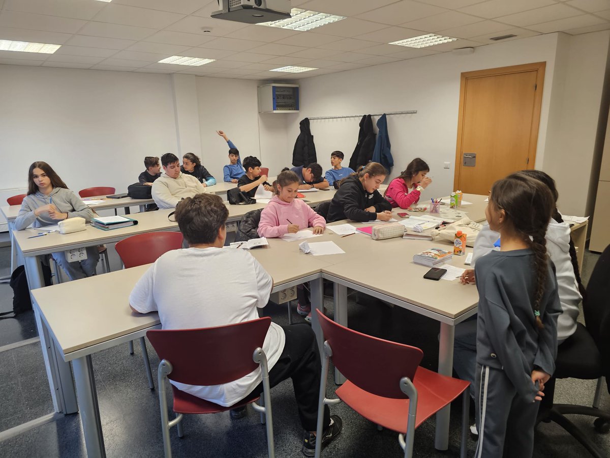 AGIPCAT (@agipcat) on Twitter photo Durant les sessions del programa de l'Estudi Asistit es treballen les matèries per cursos i es preparen els estudiants per a les futures avaluacions. Es realitza un seguiment personalitzat i un acompanyament dels alumnes en el seu recorregut acadèmic <a href="/ajcambrils/">Ajuntament Cambrils</a> <a href="/BiblioCambrils/">Biblioteca Josep Salceda I Castells</a> Durant les sessions del programa de l'Estudi Asistit es treballen les matèries per cursos i es preparen els estudiants per a les futures avaluacions. Es realitza un seguiment personalitzat i un acompanyament dels alumnes en el seu recorregut acadèmic <a href="/ajcambrils/">Ajuntament Cambrils</a> <a href="/BiblioCambrils/">Biblioteca Josep Salceda I Castells</a>