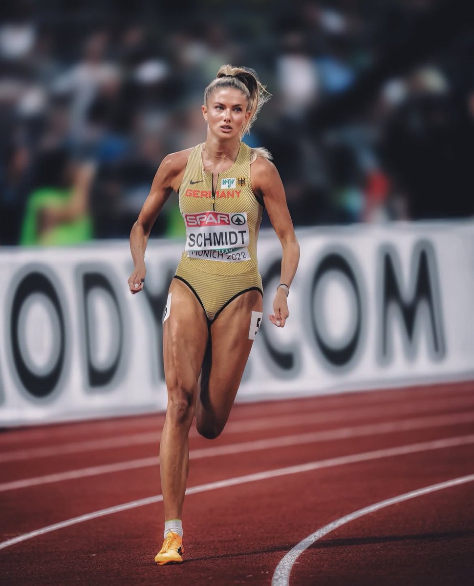 alica schmidt tweet media