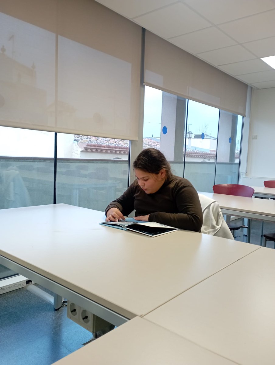 AGIPCAT (@agipcat) on Twitter photo Els nostres petits lectors gaudeixen d'històries a cada sessió del Club de Lectura. És motivador veure com cada infant progressa a la lectoescriptura i se senten orgullosos dels seus avenços. Seguiu així! <a href="/acciocivicat/">Compte no operatiu</a> <a href="/BiblioCambrils/">Biblioteca Josep Salceda I Castells</a> <a href="/ajcambrils/">Ajuntament Cambrils</a> <a href="/MV_Gitano/">Museu Virtual del Poble Gitano a Catalunya</a> <a href="/RadioCambrilsFM/">Ràdio Cambrils</a> Els nostres petits lectors gaudeixen d'històries a cada sessió del Club de Lectura. És motivador veure com cada infant progressa a la lectoescriptura i se senten orgullosos dels seus avenços. Seguiu així! <a href="/acciocivicat/">Compte no operatiu</a> <a href="/BiblioCambrils/">Biblioteca Josep Salceda I Castells</a> <a href="/ajcambrils/">Ajuntament Cambrils</a> <a href="/MV_Gitano/">Museu Virtual del Poble Gitano a Catalunya</a> <a href="/RadioCambrilsFM/">Ràdio Cambrils</a>