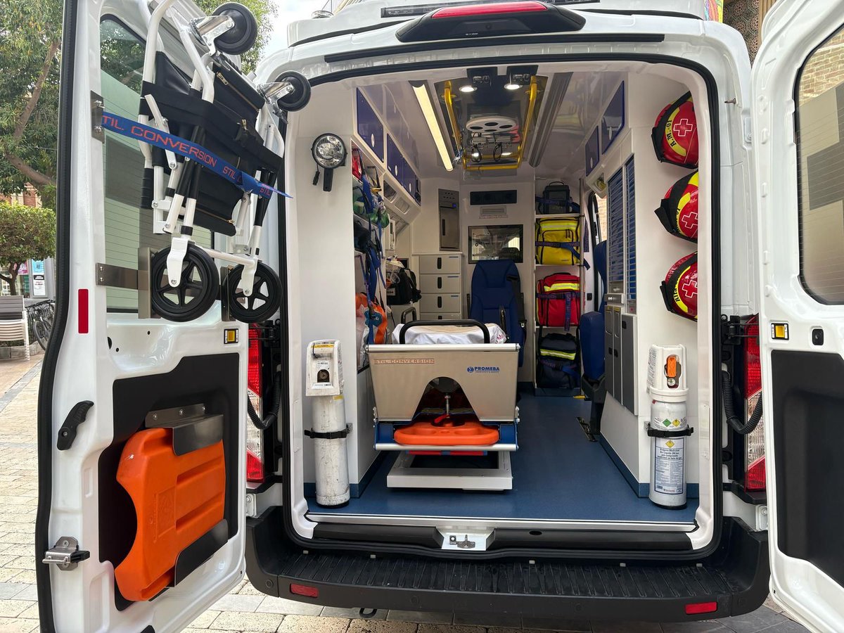 PPAguilas's tweet photo. 🚑 Cruz Roja refuerza su capacidad de emergencia en la Región de Murcia! 

Hoy se ha presentado una nueva ambulancia de Soporte Vital Avanzado, que debutará en el Carnaval de Águilas dentro de un dispositivo con 150 profesionales.

Un paso más en su compromiso con la seguridad. https://t.co/02PrvHRPuU