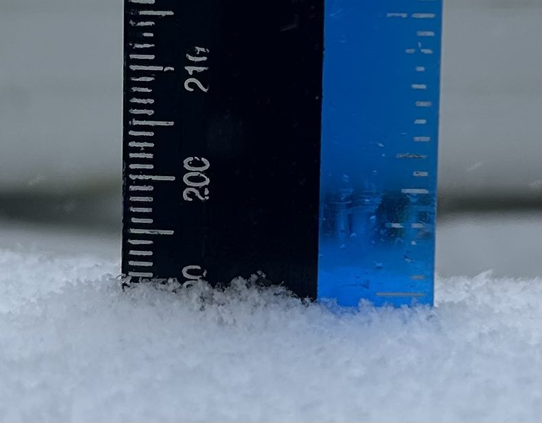 Snow in Paradise as of  4:30pm.  19.0 cm and 7.8 mm water equivalent from my heated rain cone (5.8 cm accumulation in the last hour).  #NLwx @ECCCweatherNL