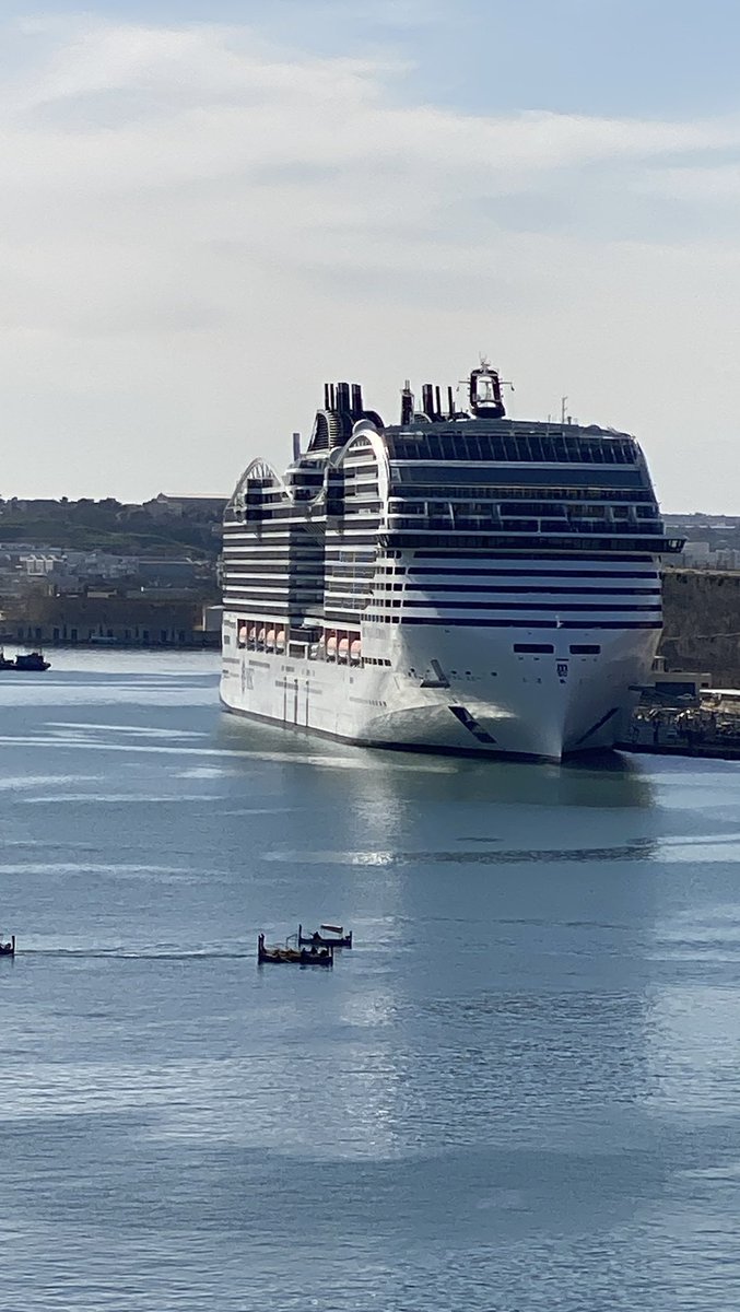 Vista del Msc world Europa desde el mirador de La Valletta (Malta) <a href="/MSCCrucerosESP/">MSC Cruceros</a>  #msc #crucero