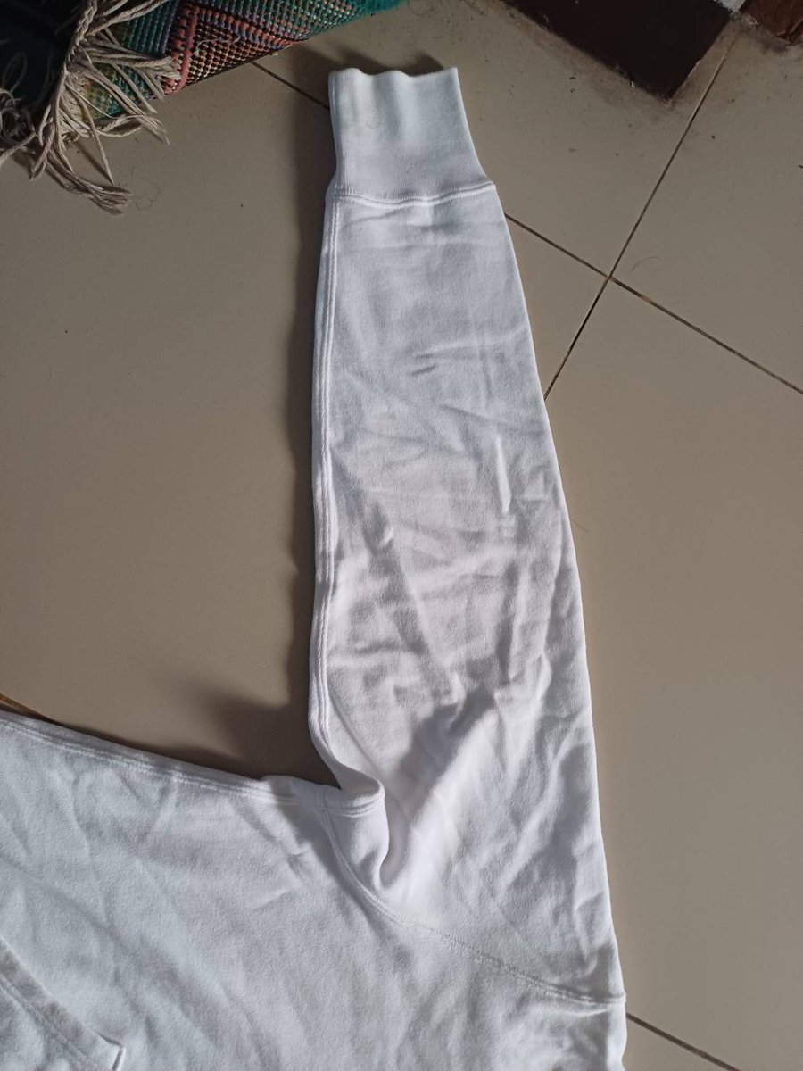fizzypevches's tweet photo. haloo ada yg mau hoodie uniqlo gaa? 120 ajaa size S yaa https://t.co/bHQWOaNxID
