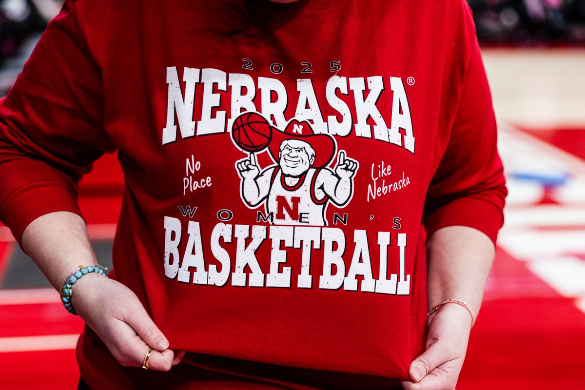 GIVEAWAY ALERT!

Come support @huskerwbb as they take on the Washington Huskies this Sunday at 2pm. First 200 students will receive this shirt. Doors open at 12:30pm, claim your FREE ticket with the link in our bio! #huskers #seniorday