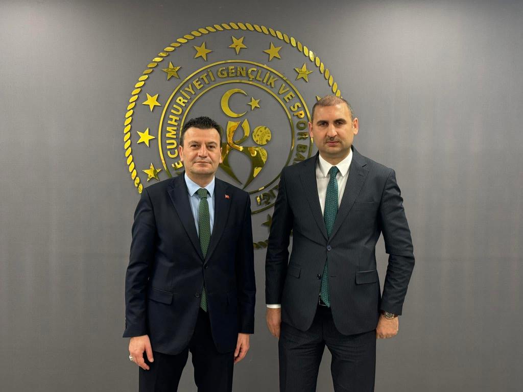 Numan Şahin (@numannafizsahin) on Twitter photo Kahramanmaraş Gençlik ve Spor İl Müdürü olarak göreve başlayan kıymetli dostum <a href="/YasinOzdemir_/">Yasin Özdemir</a> 'i makamında ziyaret ettik. Rabbim Hayırlı Mübarek etsin. Kahramanmaraş Gençlik ve Spor İl Müdürü olarak göreve başlayan kıymetli dostum <a href="/YasinOzdemir_/">Yasin Özdemir</a> 'i makamında ziyaret ettik. Rabbim Hayırlı Mübarek etsin.