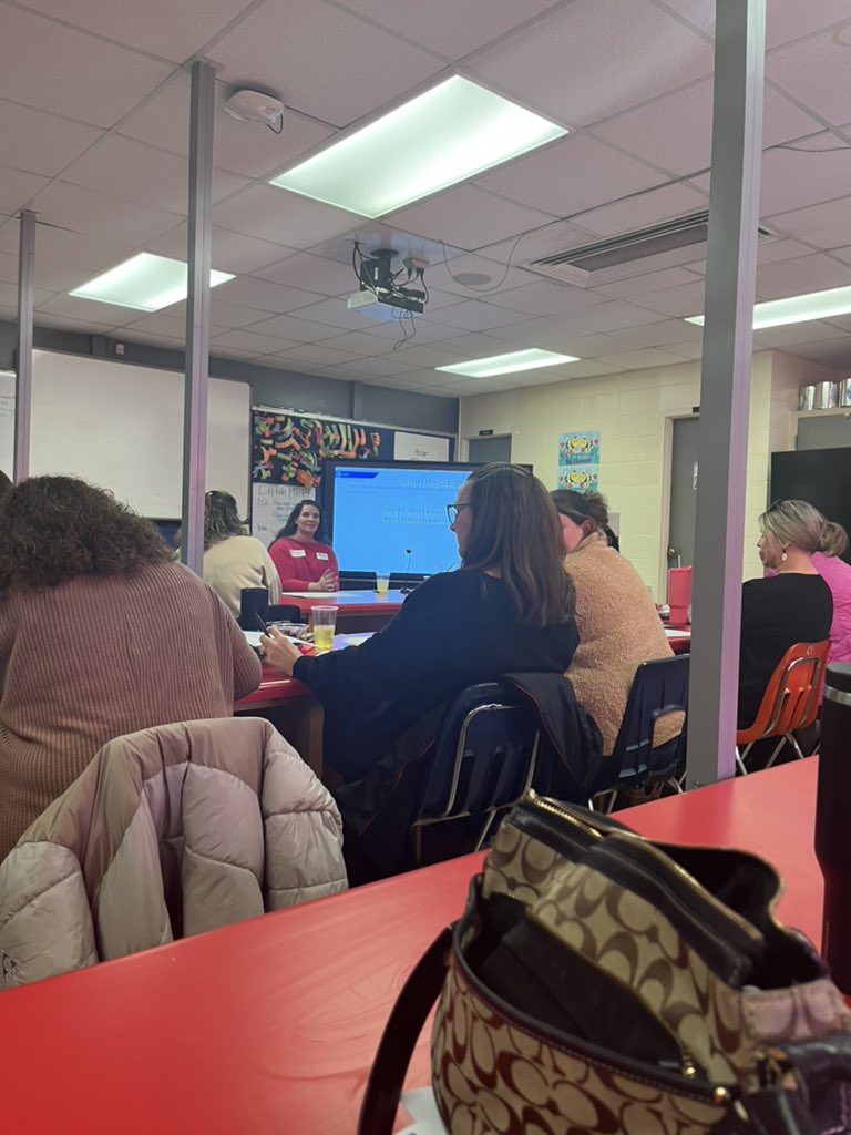 Coaching lab debrief happening in region 2 <a href="/DecaturCityEdu/">Decatur City Schools</a> Woodmeade elementary. Coach Varrichio just said I will never start another cycle without consulting the instructional supports. <a href="/AMSTI4all/">AMSTI</a> <a href="/AMSTI4all/">AMSTI</a>