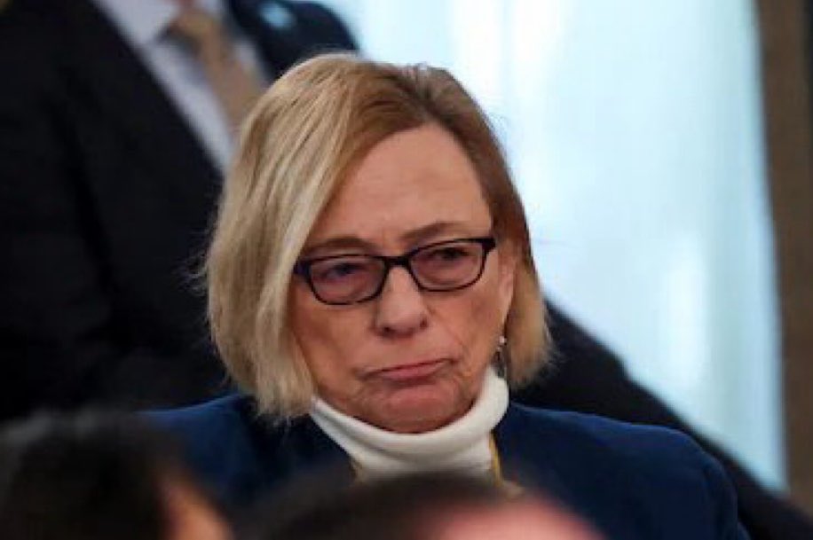 Brick_Suit's tweet image. President Trump absolutely roasted the Governor of Maine (Janet Mills Dem) for failing to follow new federal guidelines that keep men out of women&apos;s sports.

Gov. Mills didn&apos;t look too happy after the beatdown.