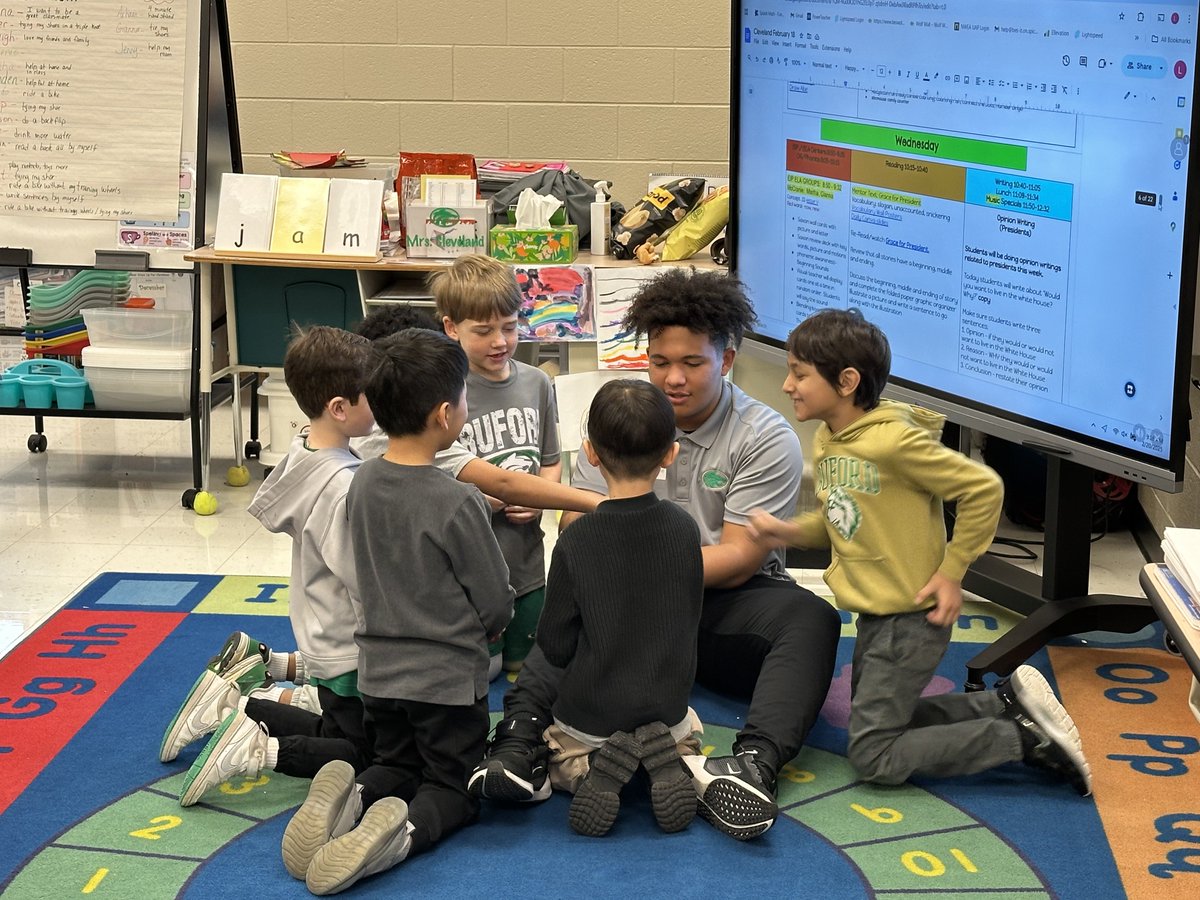 buford_football's tweet photo. The Wolves read to the Elementary Wolves yesterday and discussed the importance of Black History Month. 💯

#Family
#WolvesRead 🟢🐺📗 https://t.co/ElkGhdYT5Z