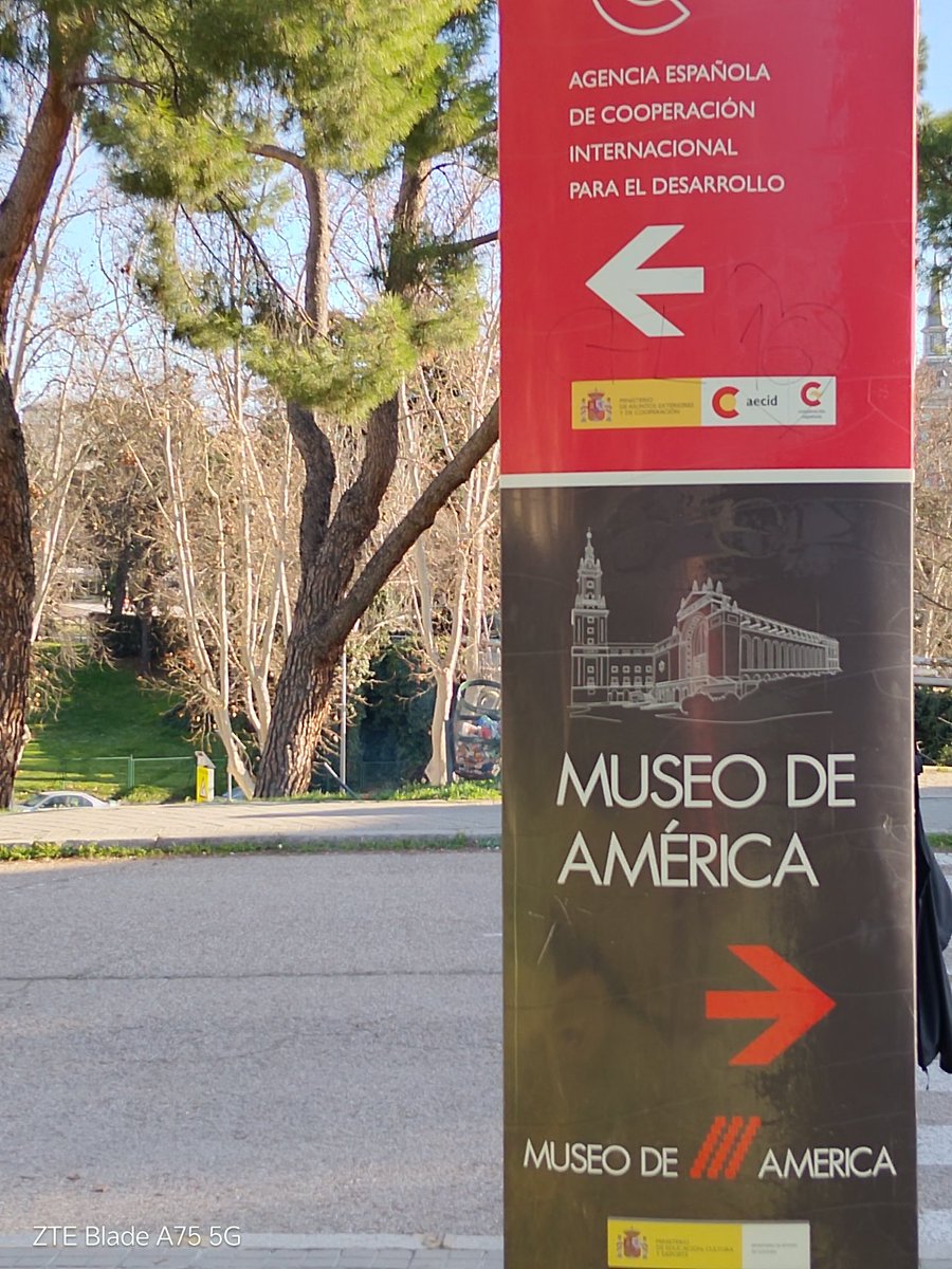 No deberíamos olvidar que Madrid es el sitio donde podemos viajar con solo visitar los museos que nos trasladan a geografías lejanas. Un buen ejemplo es el Museo de América.