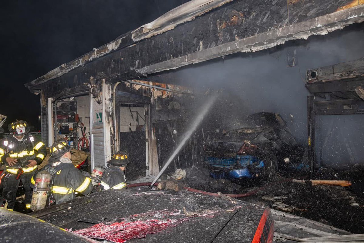 HartfordFire760's tweet photo. Our members operated last night at a fire in a detached garage on #Harbison Ave. Photos Courtesy: @squadfirephotos. #HFFLOCAL760 https://t.co/hyfHVY4aWn