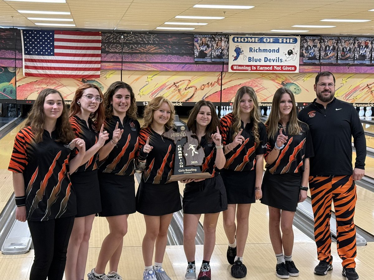 Congrats to our girls bowling team on winning regionals today! They will be competing at the state finals next weekend in Jackson! Way to go, Tigers! 🐅🎳
