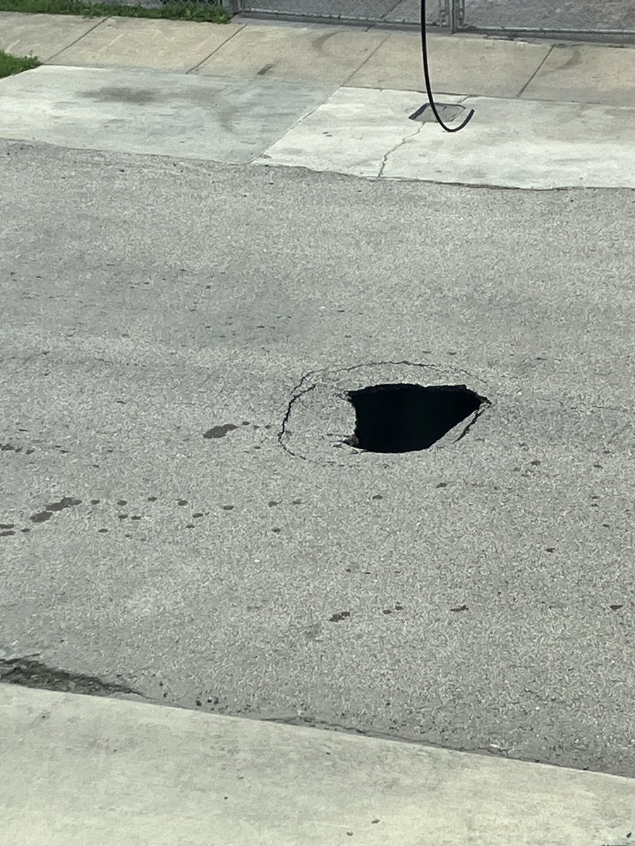 david_ml's tweet photo. @HouPublicWorks there’s a big hole on Noble street, between Chapman and Gano. It was just a crack earlier today. https://t.co/lwEvjPK7rJ