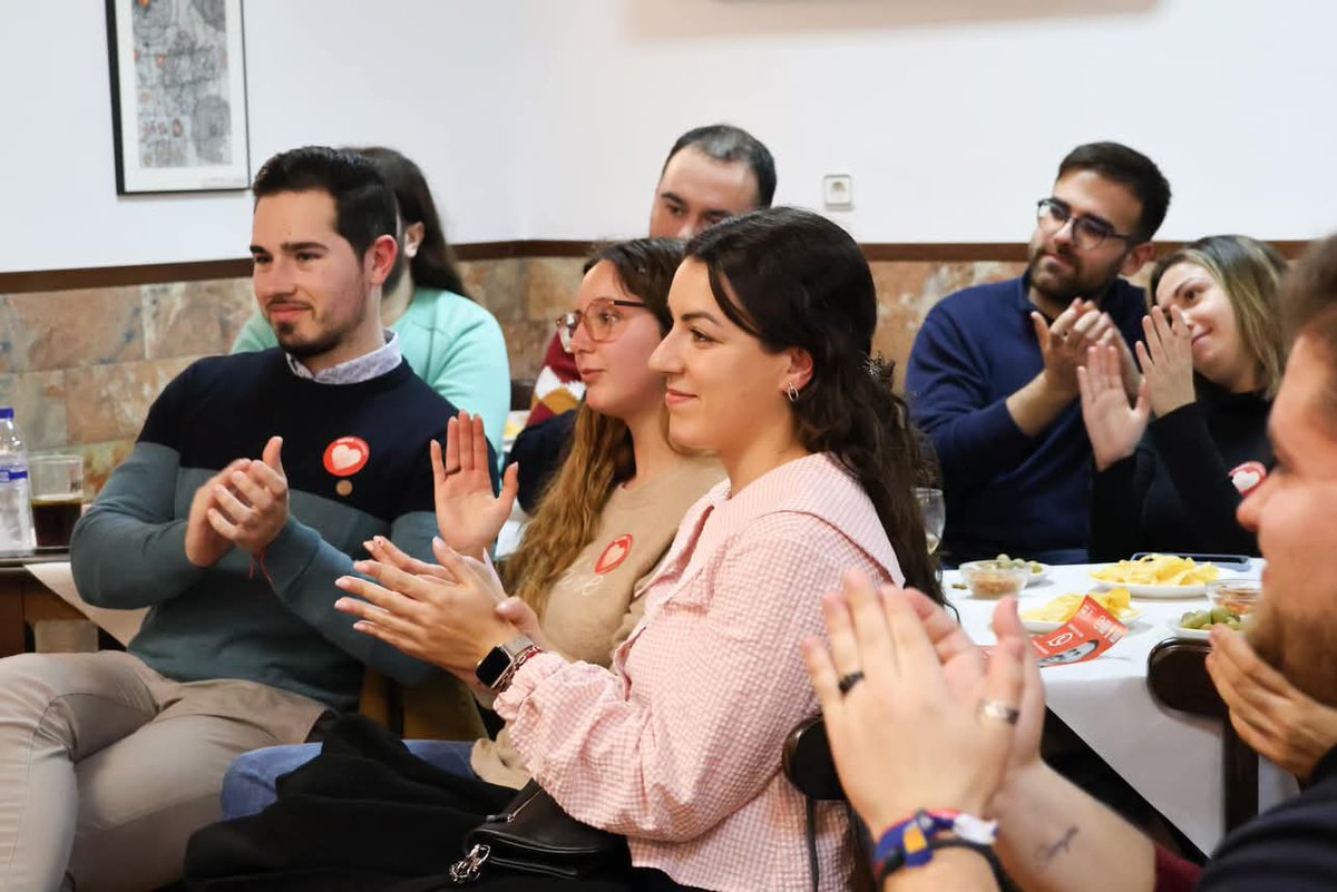 egea_ivan95's tweet image. Encuentro joven en Burjassot 🚀

Porque pones a la militancia en el centro. El próximo 2 de marzo, #JoAmbBielsa

@CarlosFBielsa

#FuturCompartit ♥️🫰