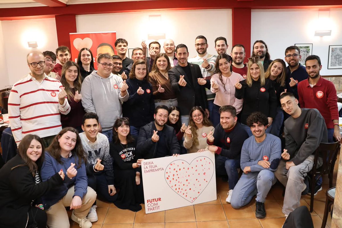 egea_ivan95's tweet image. Encuentro joven en Burjassot 🚀

Porque pones a la militancia en el centro. El próximo 2 de marzo, #JoAmbBielsa

@CarlosFBielsa

#FuturCompartit ♥️🫰