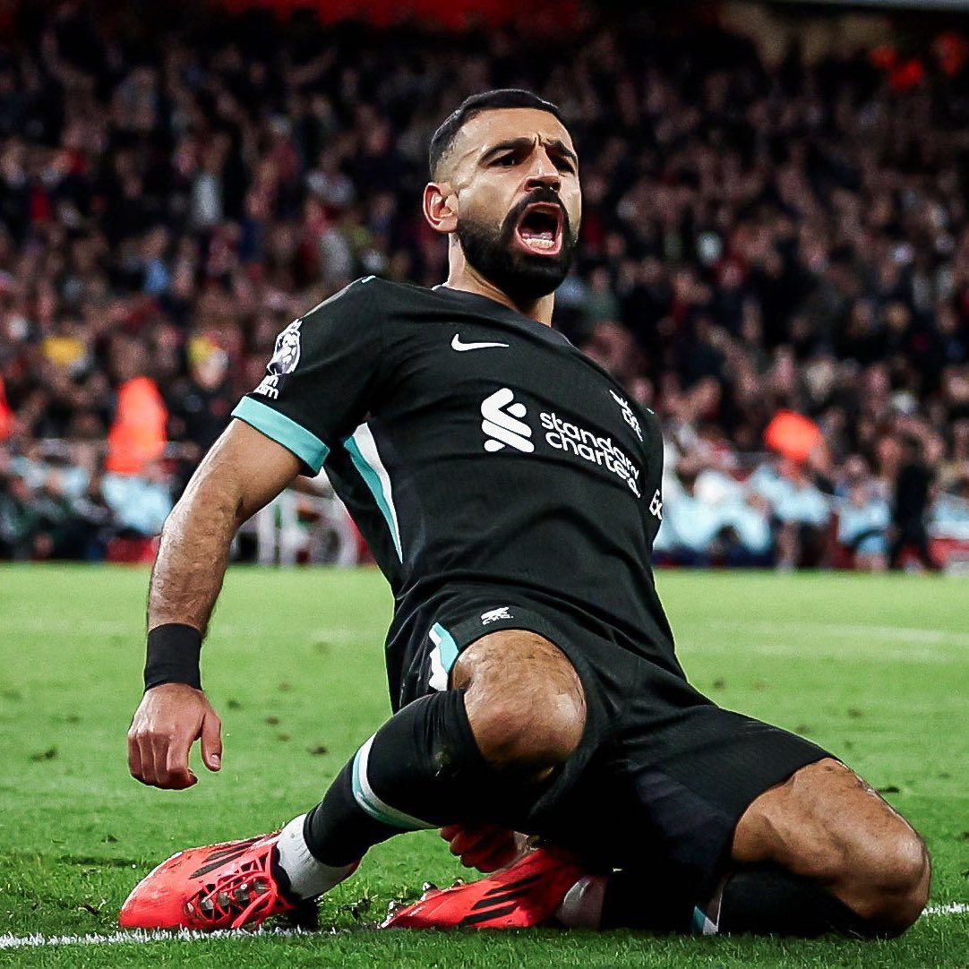 FabrizioRomano's tweet photo. 🚨 Mo Salah: “I respect Erling Haaland a lot”.

“He’s a striker, so his life is a bit easier! For a winger to have such a record is quite difficult. Every winger can confirm that”.

“So, I see it differently between us, because he’s a striker and I’m a winger”, told SkyDE. https://t.co/k0sb09W0lu